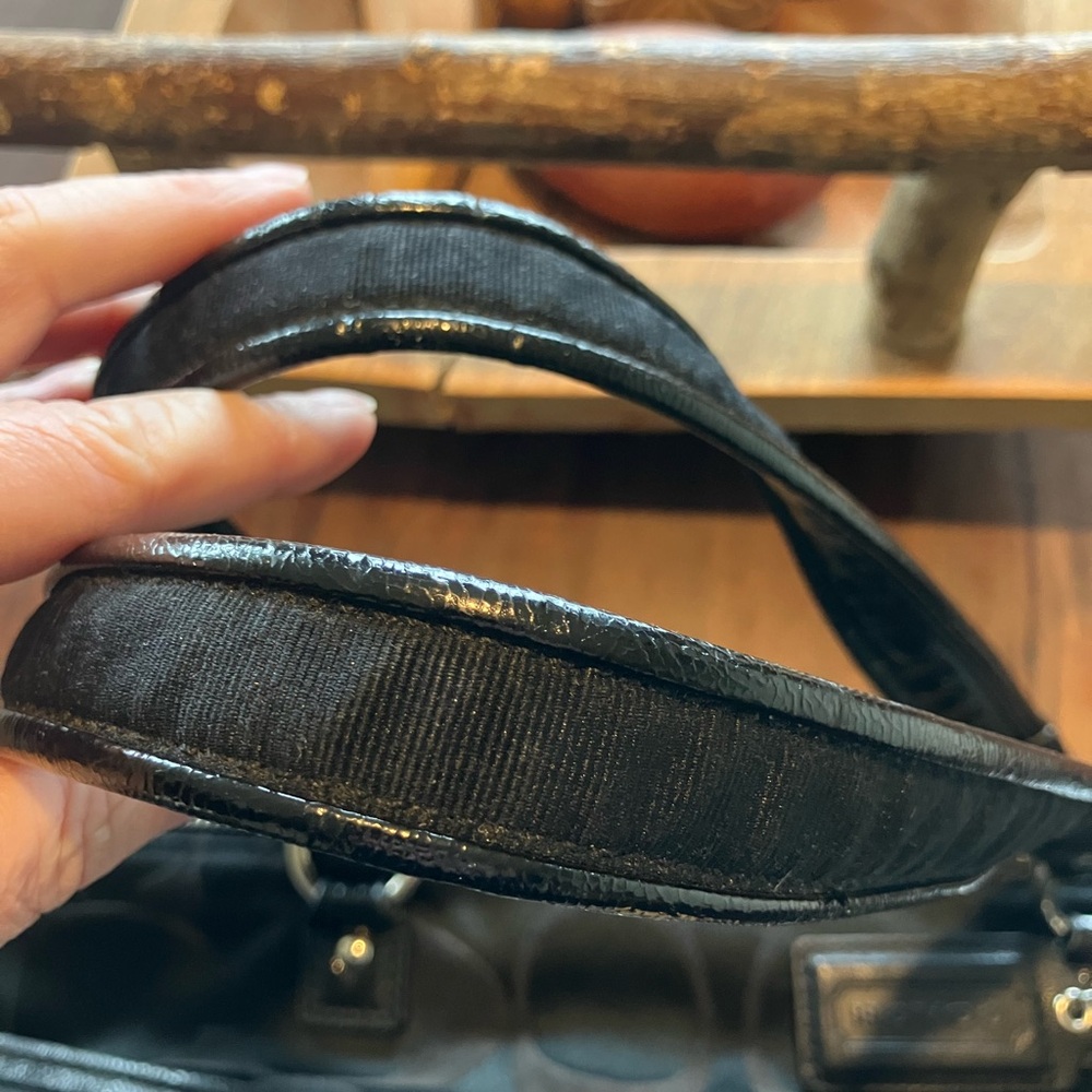 Coach Black poppy signature Shoulder Bag in beautiful used condition! - Picture 8 of 8